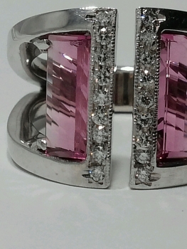 Photo pink diamond Crown Point.